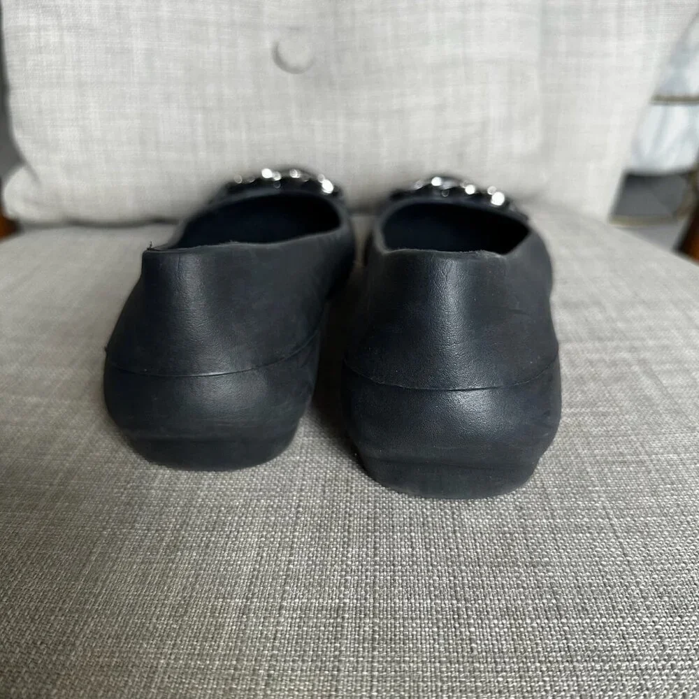 Crocs‎ Gianna Ballet Flats Womens Sz 8 Black Non Slip Closed Toe Chain Link